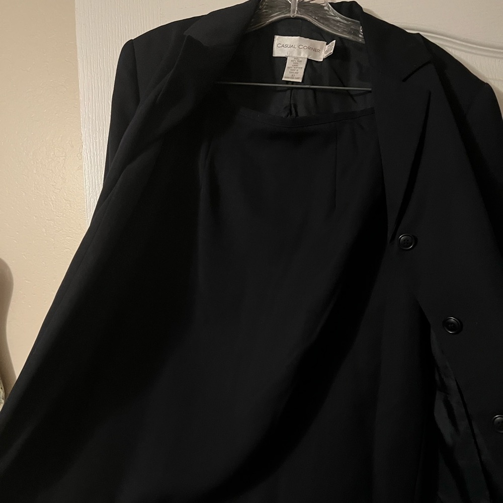 Fitted blazer and pencil skirt. Classic. Vintage